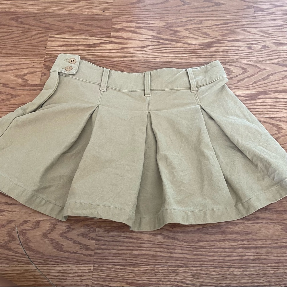 Aritzia pleated skirt